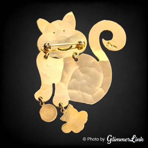Vintage NF Articulated Tabby Cat Dangling Charms Thin Gold Tone Brooch - Picture 6 of 9